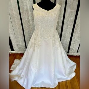 Size 24w bridal wedding white lace satin gown long train long sleeve